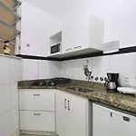 Lindo studio silencioso para 3 pessoas com maquina de lavar em Copacabana!