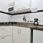 Lindo studio silencioso para 3 pessoas com maquina de lavar em Copacabana!